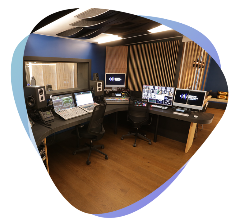 Studio professionnel de haute qualité spécialement conçu pour tous les types de podcasts.
